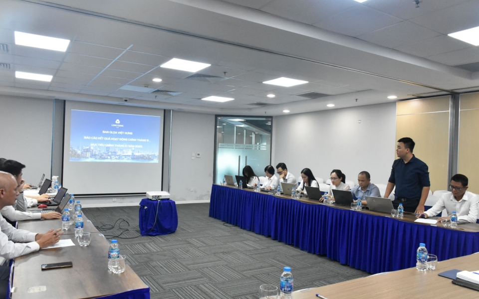 Long Giang Land họp giao ban điều hành tháng 10/2025